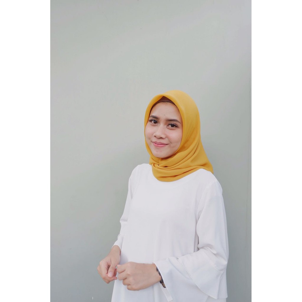 Jilbab Polycotton Bella Square Kuning Kunyit / Segiempat Hijab