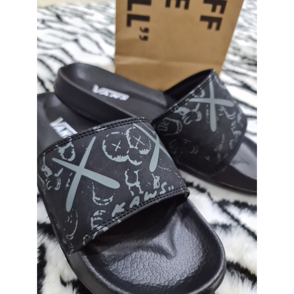 sendal slop Vans kaws sendal pria Distro keren terbaru 2020 sendal vans Grade Original