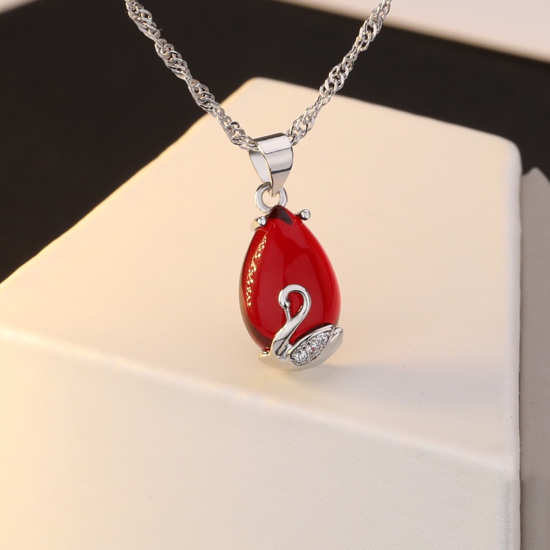 [Ready Stock]Fashion Plated S925 Silver Inlaid Red Agate Beryl Pendant Necklace