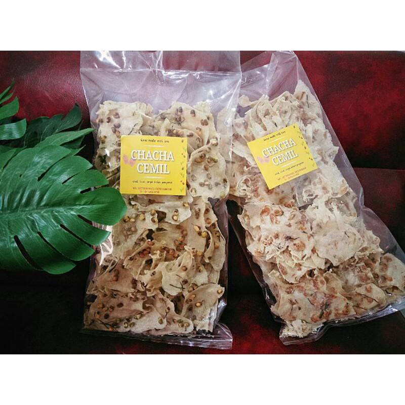 

peyek kacang tanah, kacang ijo, dan rebon