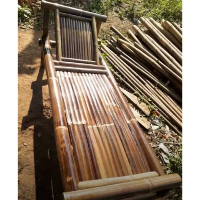 Kursi Tiduran Bambu