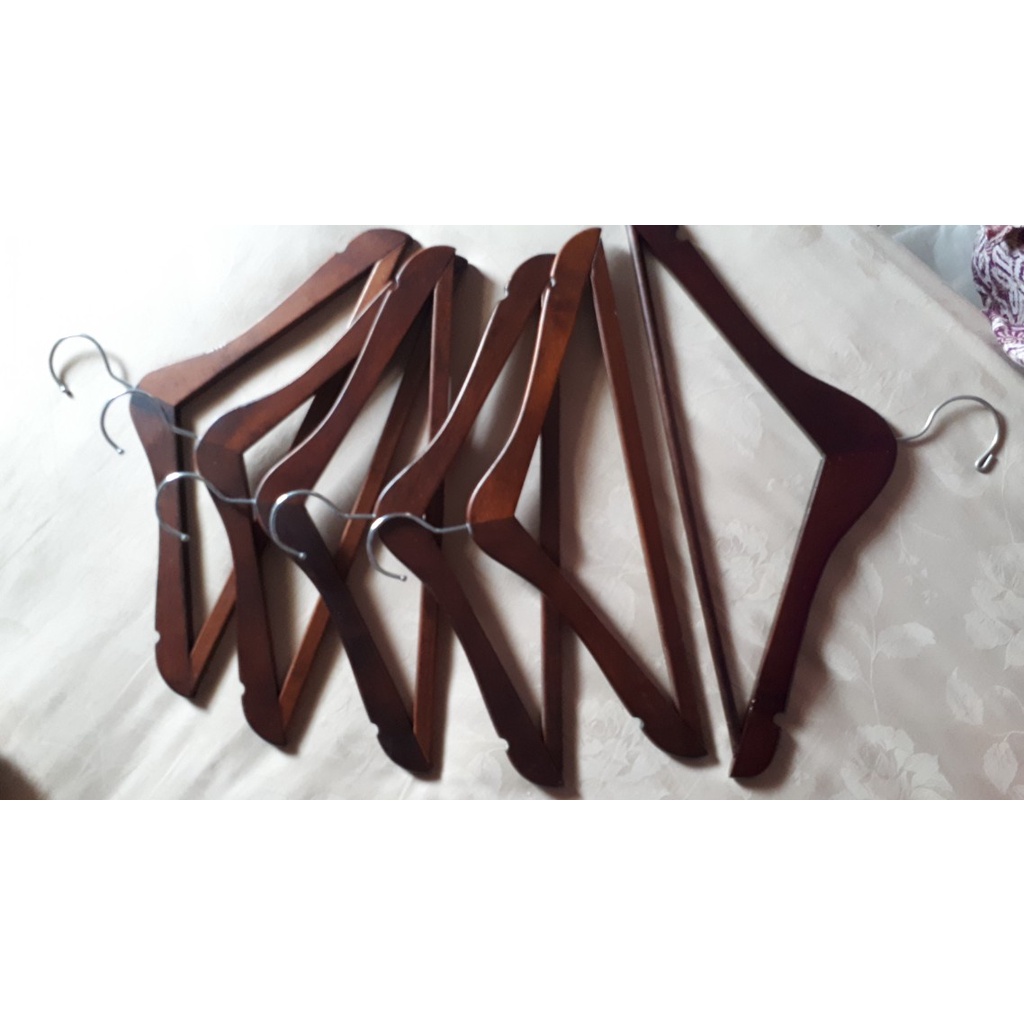 hanger kayu palang dewasa coklat tua