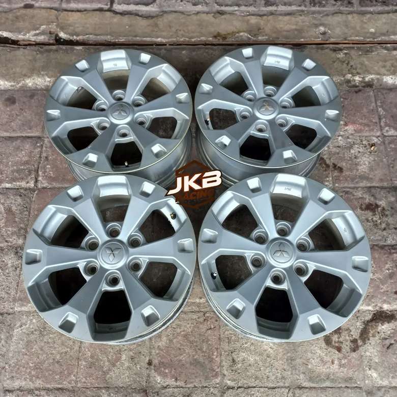 VELG SECOND OEM PAJERO DAKAR RING 17 LUBANG 6X139 ET 38 SILVER VELG ONLY