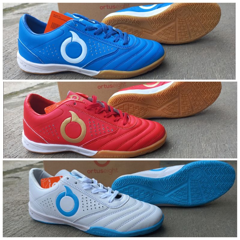 sepatu futsal ourtuseight bonus kaos kaki