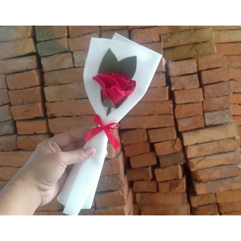 Buket single Rose. Buket mawar satuan.  Buket bunga flanel.  Buket bunga wisuda.  Buket ulang tahun