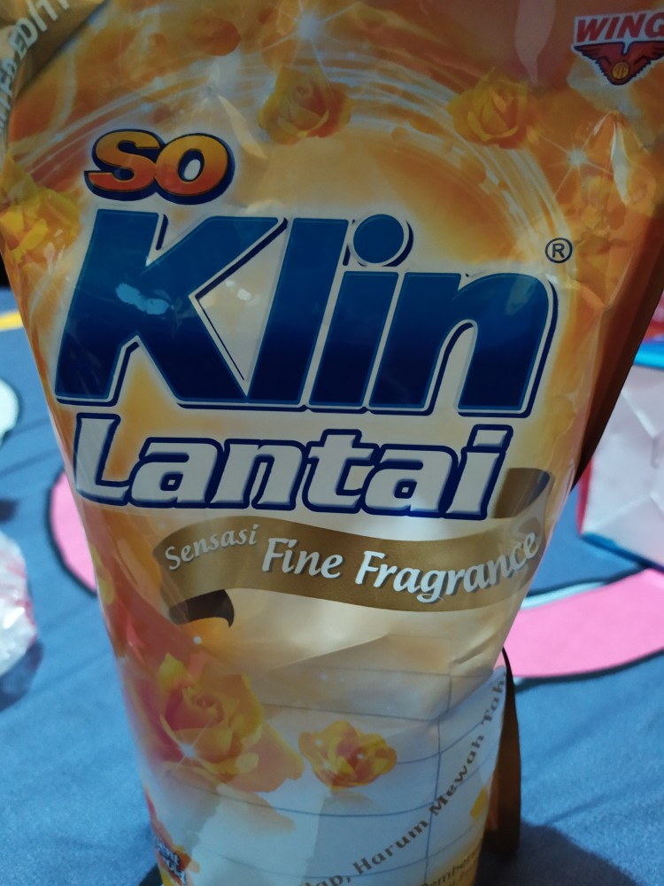 So Klin Lantai Sensasi Fine Fragrance Moment In Gold 800 Ml