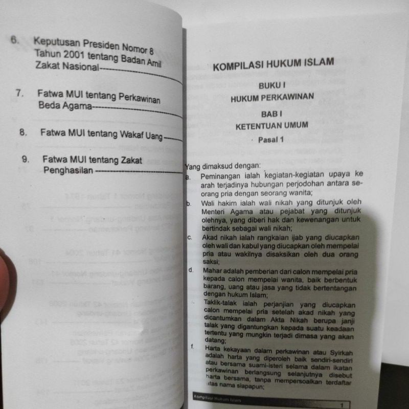 BUKU KOMPILASI HUKUM ISLAM (Hukum Perkawinan,Kewarisan, dan Perwakafan) Nuansa Aulia Revisi 2012-3