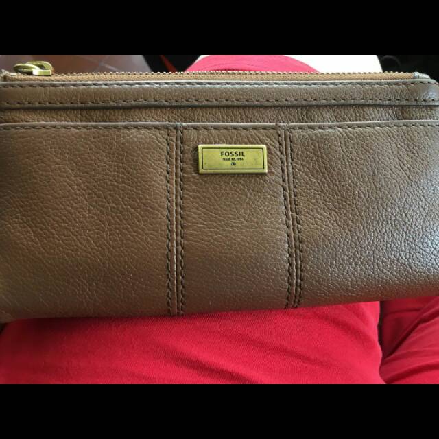 Preloved,  fossil wallet elis brown