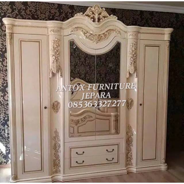 Lemari pakaian ukiran mewah furniture Jepara