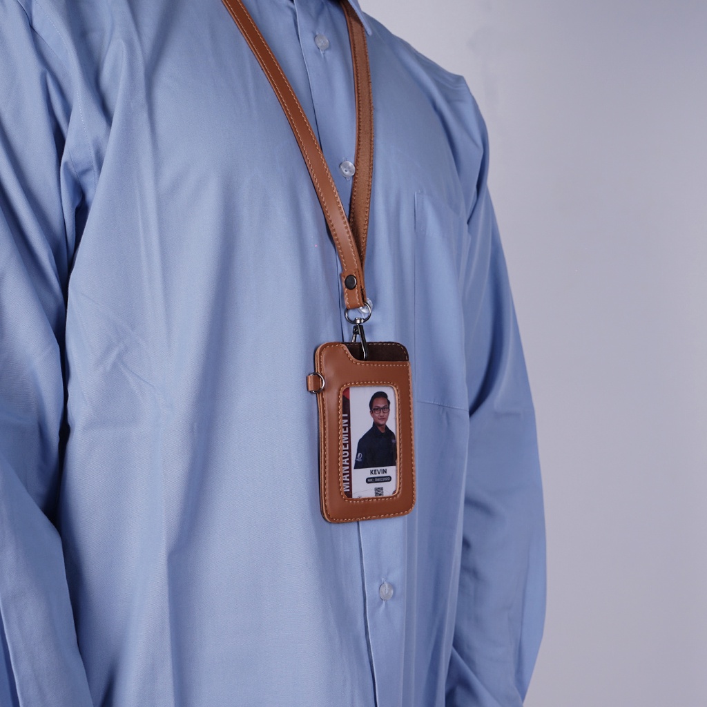 

Name Tag ID Card Case & Holder Terbuat Dari Kuli Sapi Asli Kode (ENT01)