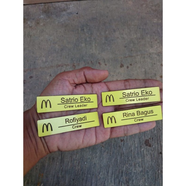 

name tag perusahaan / name tag ukir logo / nama dada McDonald's / atribut perusahaan /