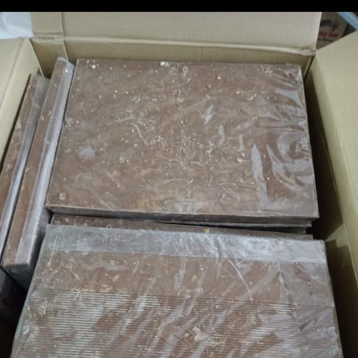 

Coklat Blok Silverqueen Isi Kismis, Almond Dan Mede 500Gr