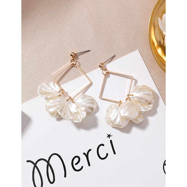 LRC Anting Tusuk Fashion White Square Shape Decorated Earrings