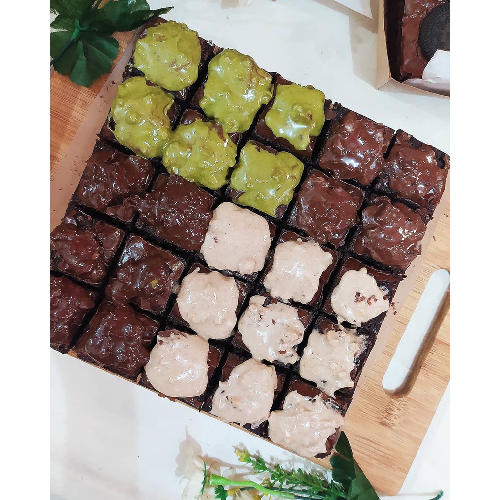 Brownies Bella Double Glazed Browns II New Year Hampers