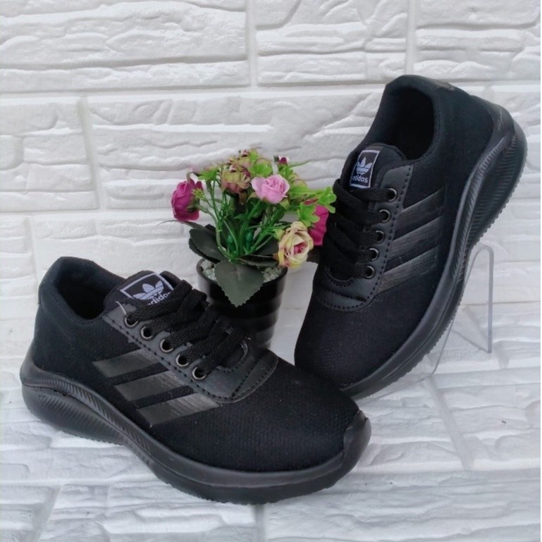 SEPATU SEKOLAH  SEPATU ADIDAS HITAM POLOS SEPATU ANAK SNAEKERS CASUAL RUNNING SPORTY CEWEK COWOK TER