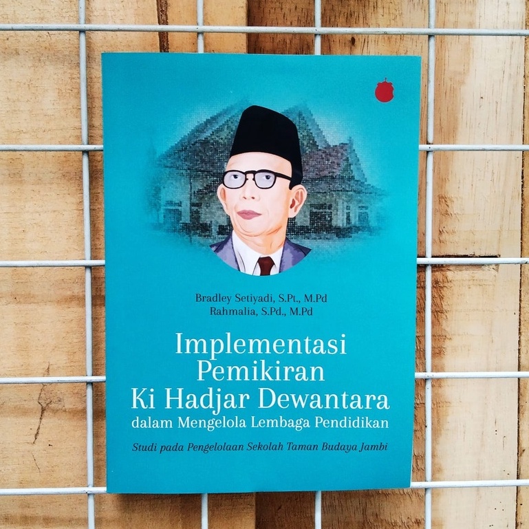 Pemikiran Ki Hadjar Dewantara dalam Mengelola Lembaga Pendidikan / Belajar dari Ki Hadjar Dewantara 