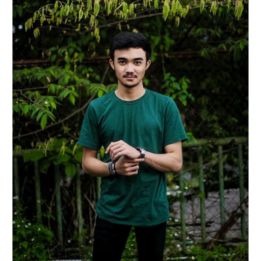 KAOS POLOS PENDEK WARNA GREEN FOREST BAHAN SOFT COTON TERBAIK KOTA BANDUNG CEWEK COWO DEWASA ORGINAL