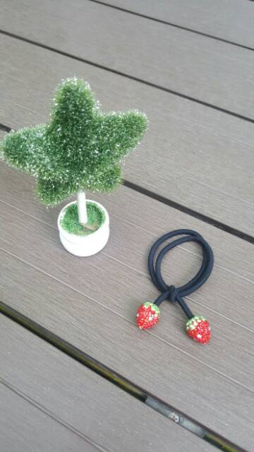 IKAT / KUNCIR RAMBUT STRAWBERRY IMPORT