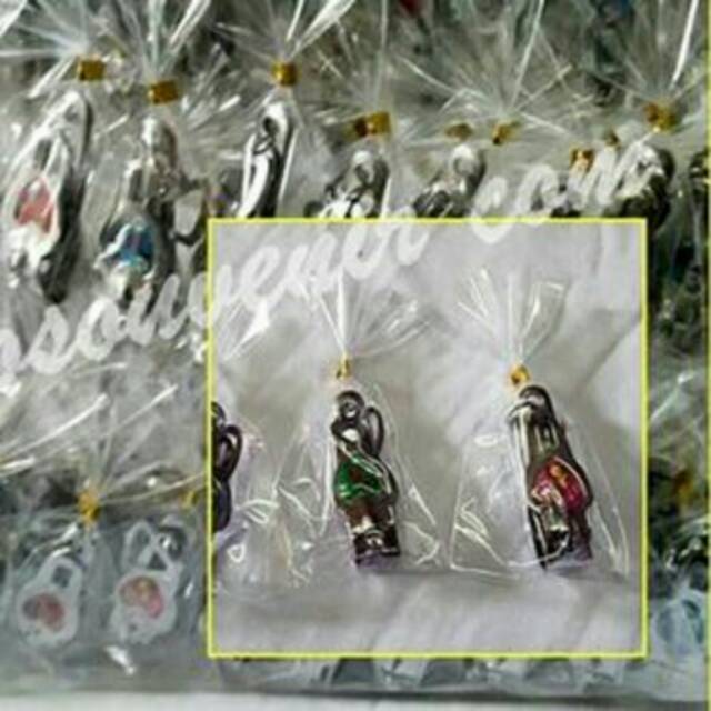 

Souvenir gunting kuku bentuk love