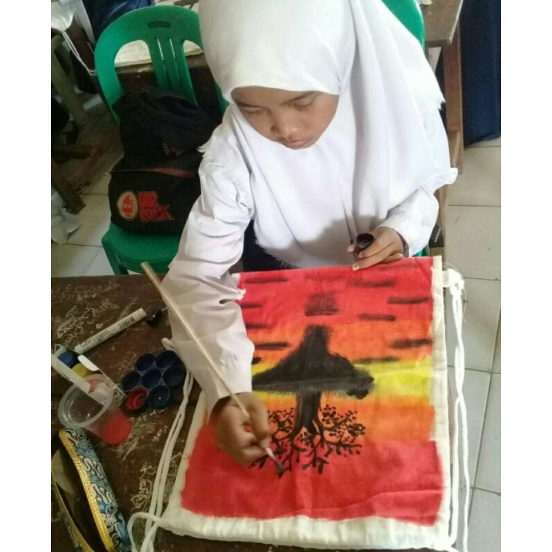 

RB TAS LUKIS/TAS SERUT/TAS POLOS (STRINGBAG) DAN CAT ACRYLIC SERTA KUAS PALET