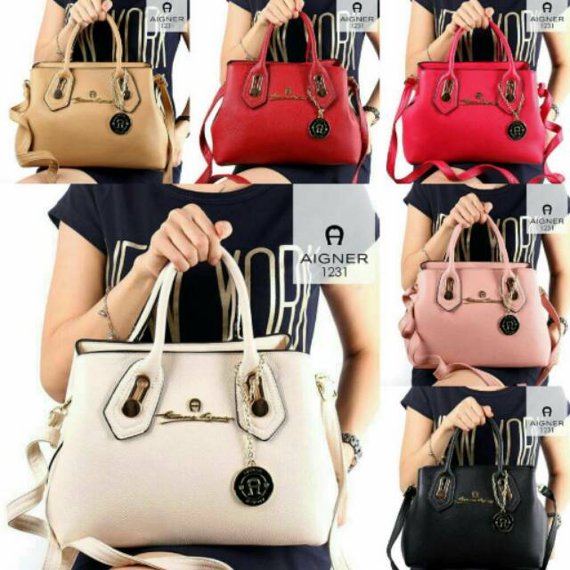 

W..Aigner #1231 Uk 31x15x22 Berat bersih :