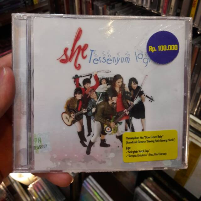 CD SHE -  TERSENYUM LAGI