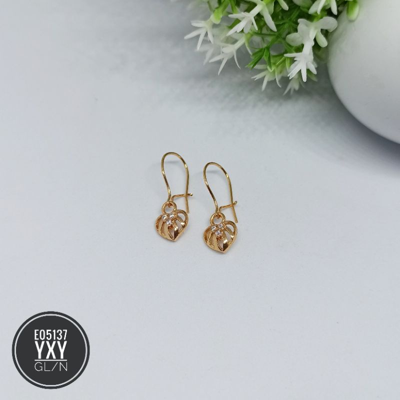 Anting Yaxiya Jepit Love Gold E05137