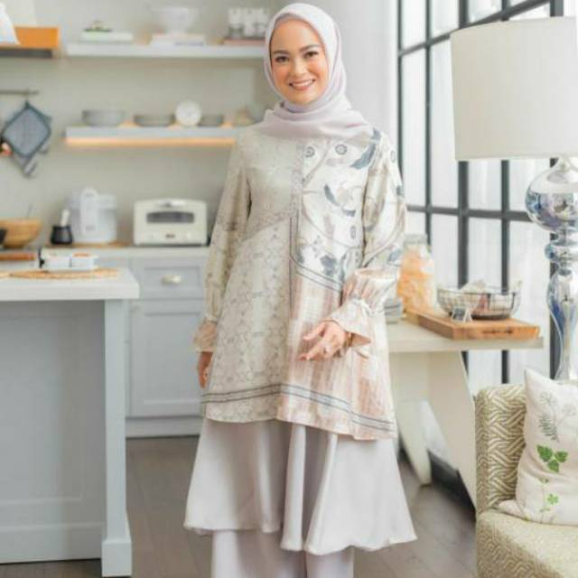Asha Tunik Pistachio XS Wearing Klamby