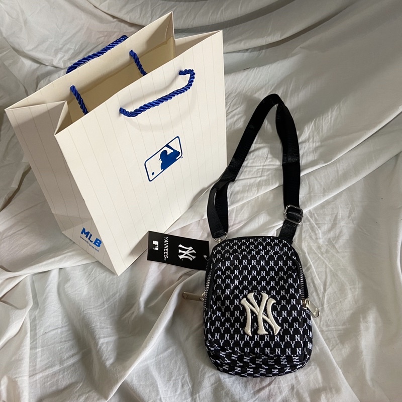 Sling Bag NY MLB Monogram Black / Hitam with Paperbag