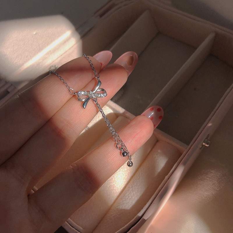 Kalung Rantai Rumbai Liontin Pita Aksen Kristal Warna Silver Untuk Wanita