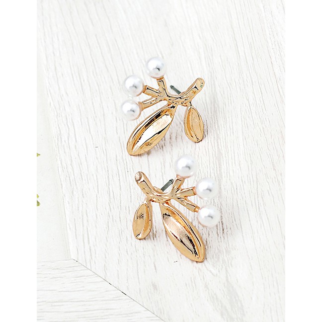 LRC Anting Tusuk Fashion Gold Alloy Leaf Pearl Stud Earrings F94115