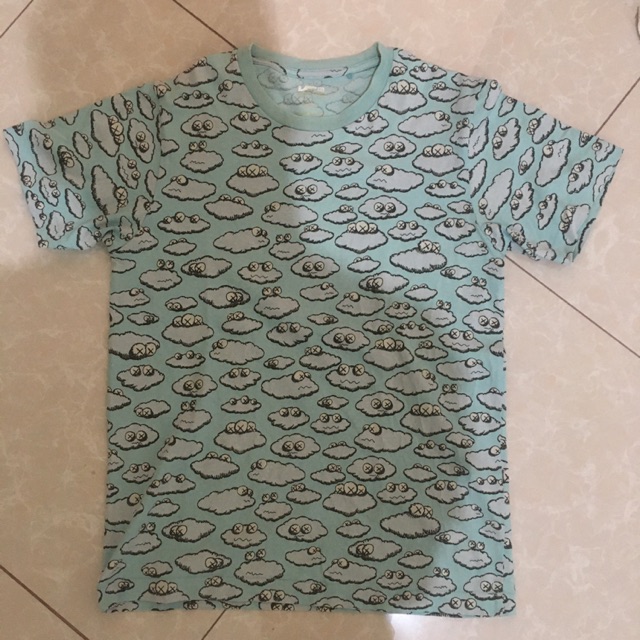 Kaos uniqlo x kaws original second