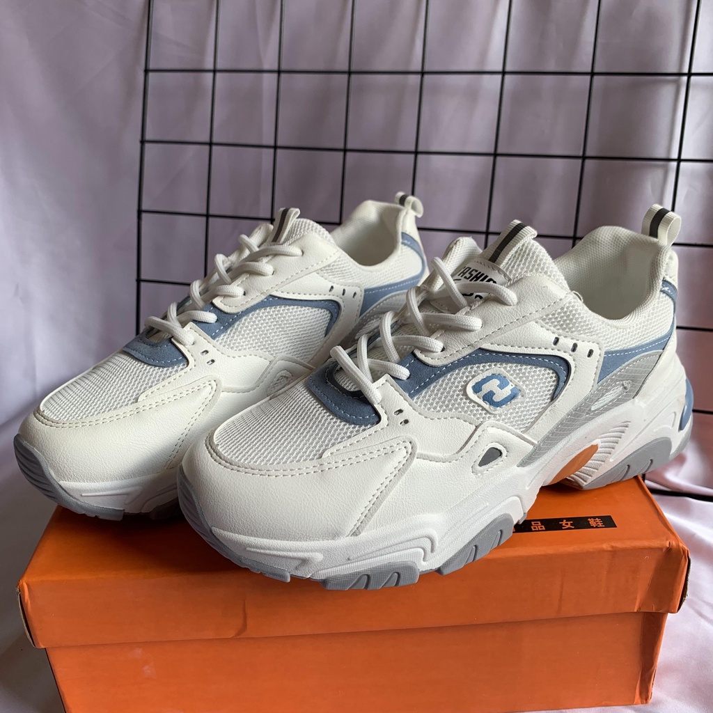 Sepatu Sneakers Fashion Wanita Import shoes Korea tali Dr.kevin perempuan Putih china polos hijabseris Sol Tebal Luas Style Sport Shoes Olahraga Termurah whiteTerbaru Pretty Sneakers Sepatu Sneakers Wanita Sport Shoes Casual ala Korea Import Kualitas Supe