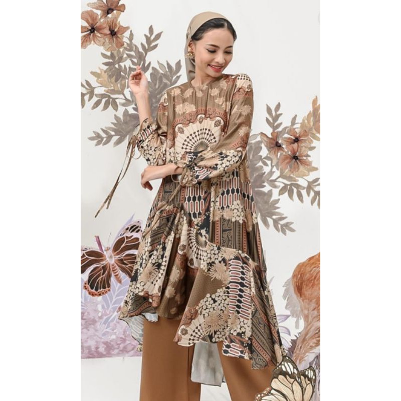 Wearing Klamby Allegra Tunic - Pinewood M