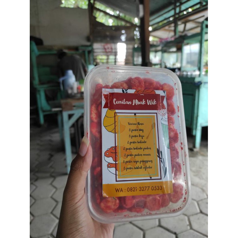 

krupuk seblak kering dengan tempat kotak