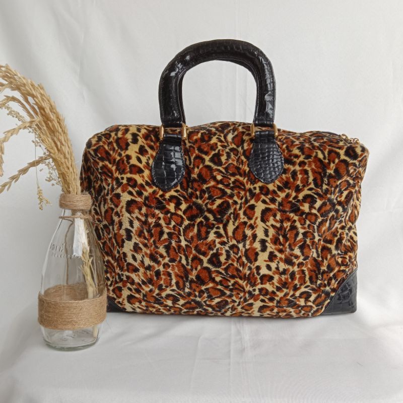 Preloved Beludru Macan Bag