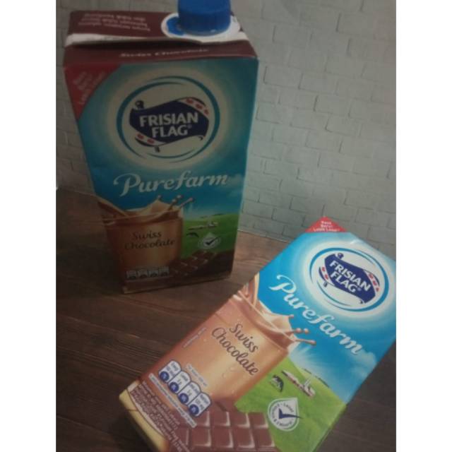 UHT Frisian Flag Purefarm Swiss Chocolate / Frisian Flag UHT Coklat 900ml