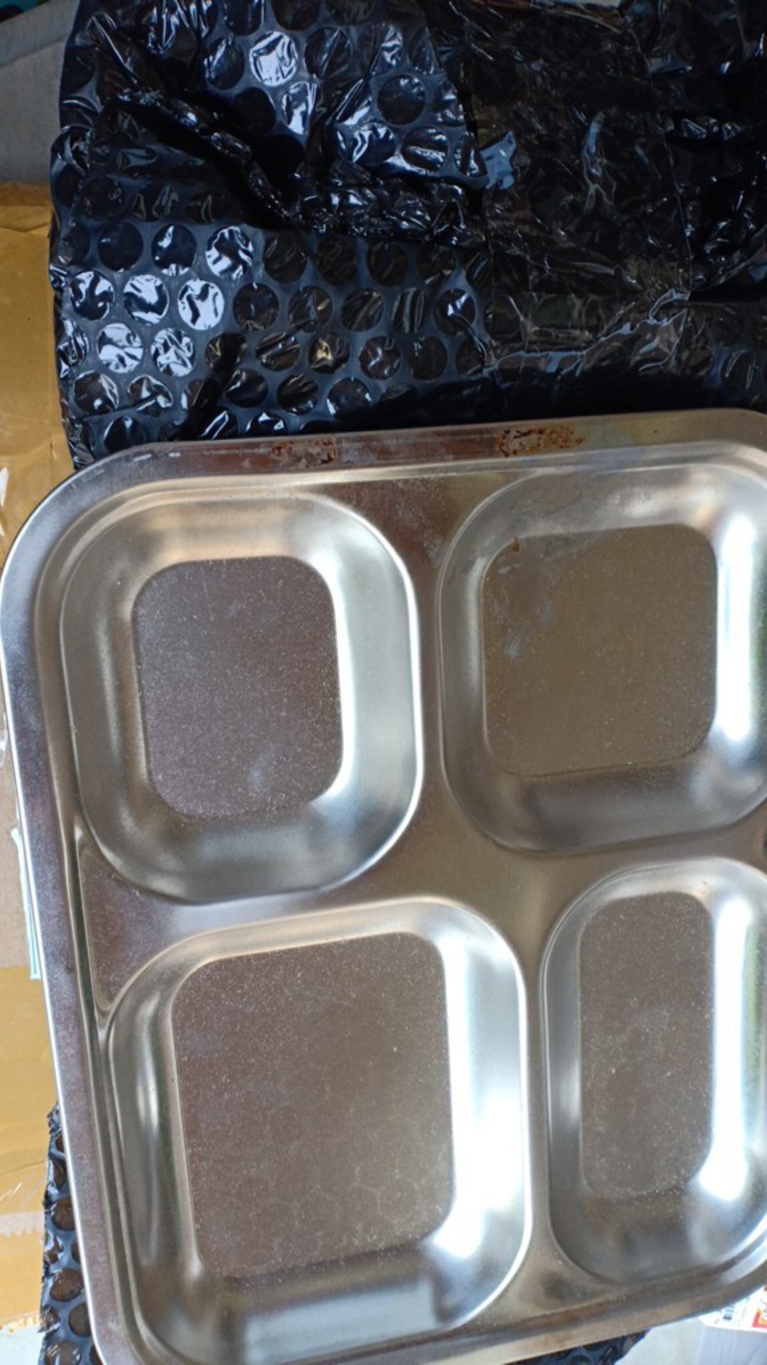 Piring Makan 4 Sekat Tempat Makan Persegi Bahan Stainless