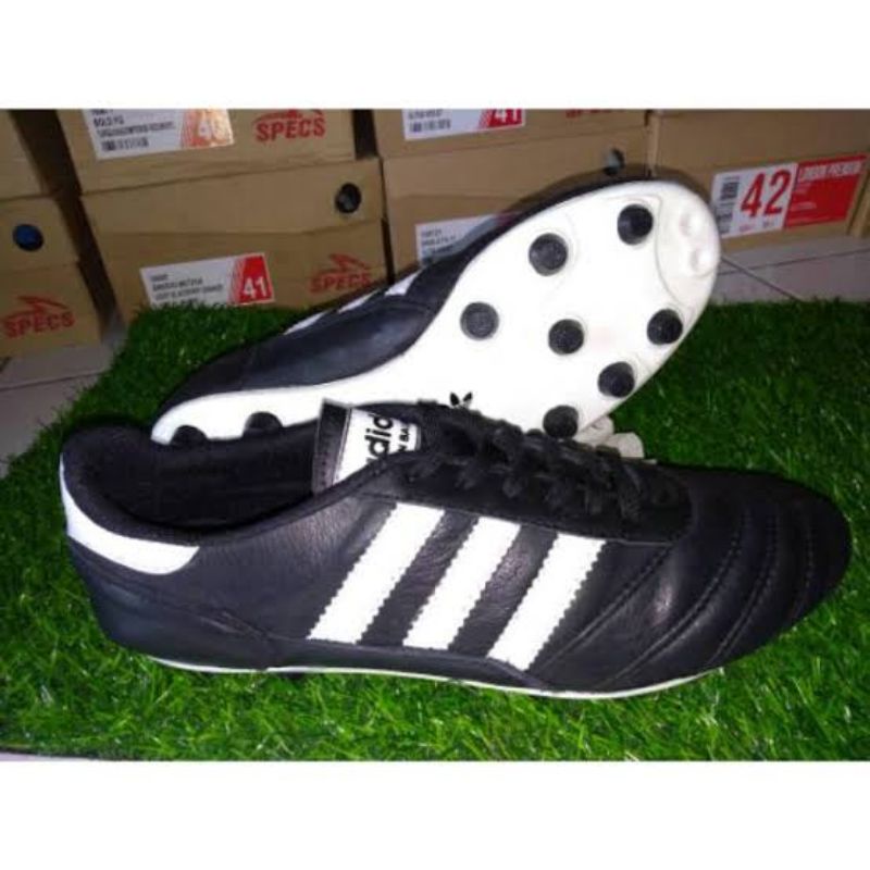 Sepatu Bola Adidas ful kulit ori terlaris