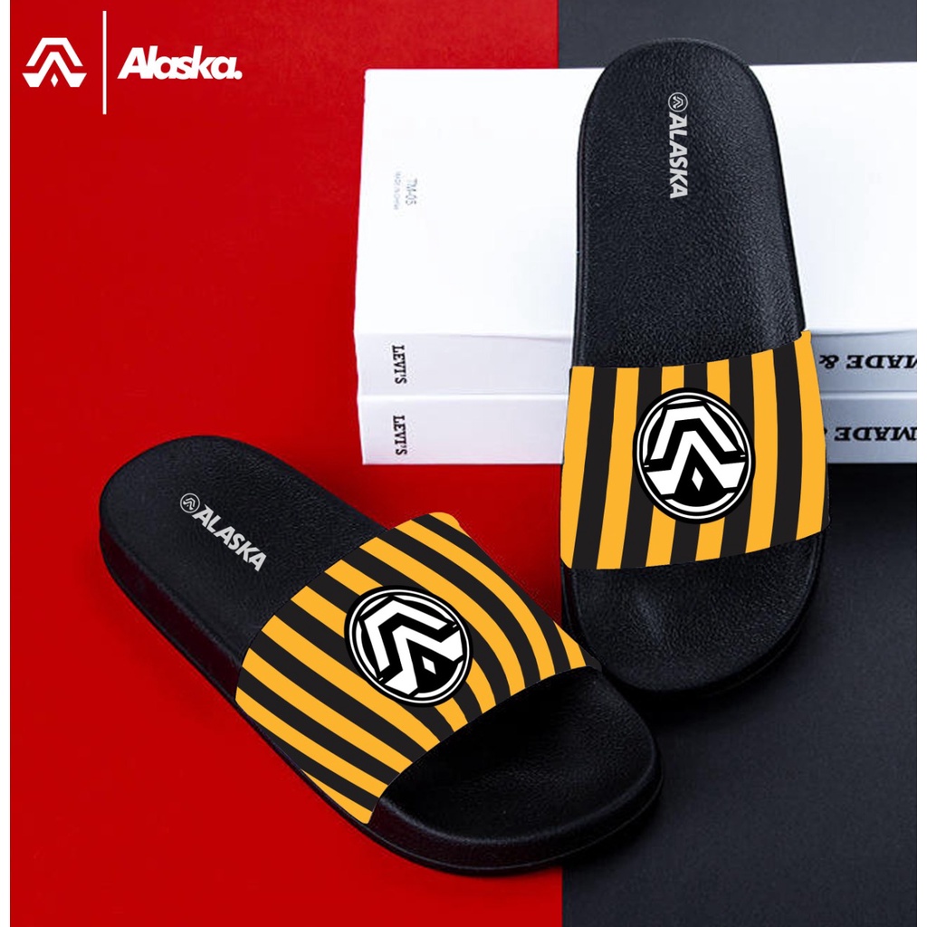 Sandal Slop Pria Strifed in Yellow Kekinian