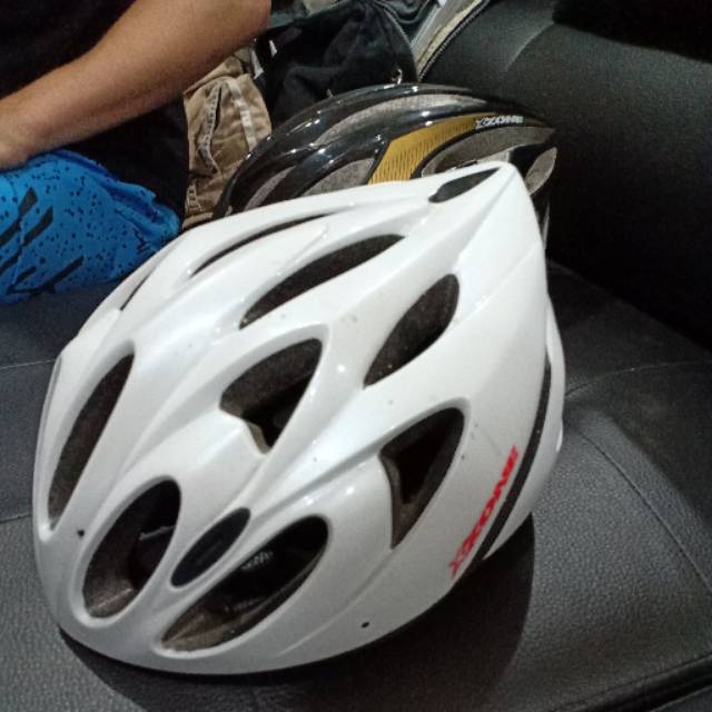 Helm sepeda xzone