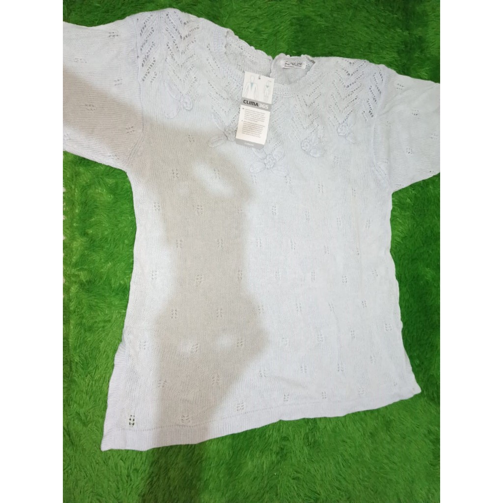 baju atasan wanita sweater rajut biru muda dengan hiasan bunga lengan pendek sisa import