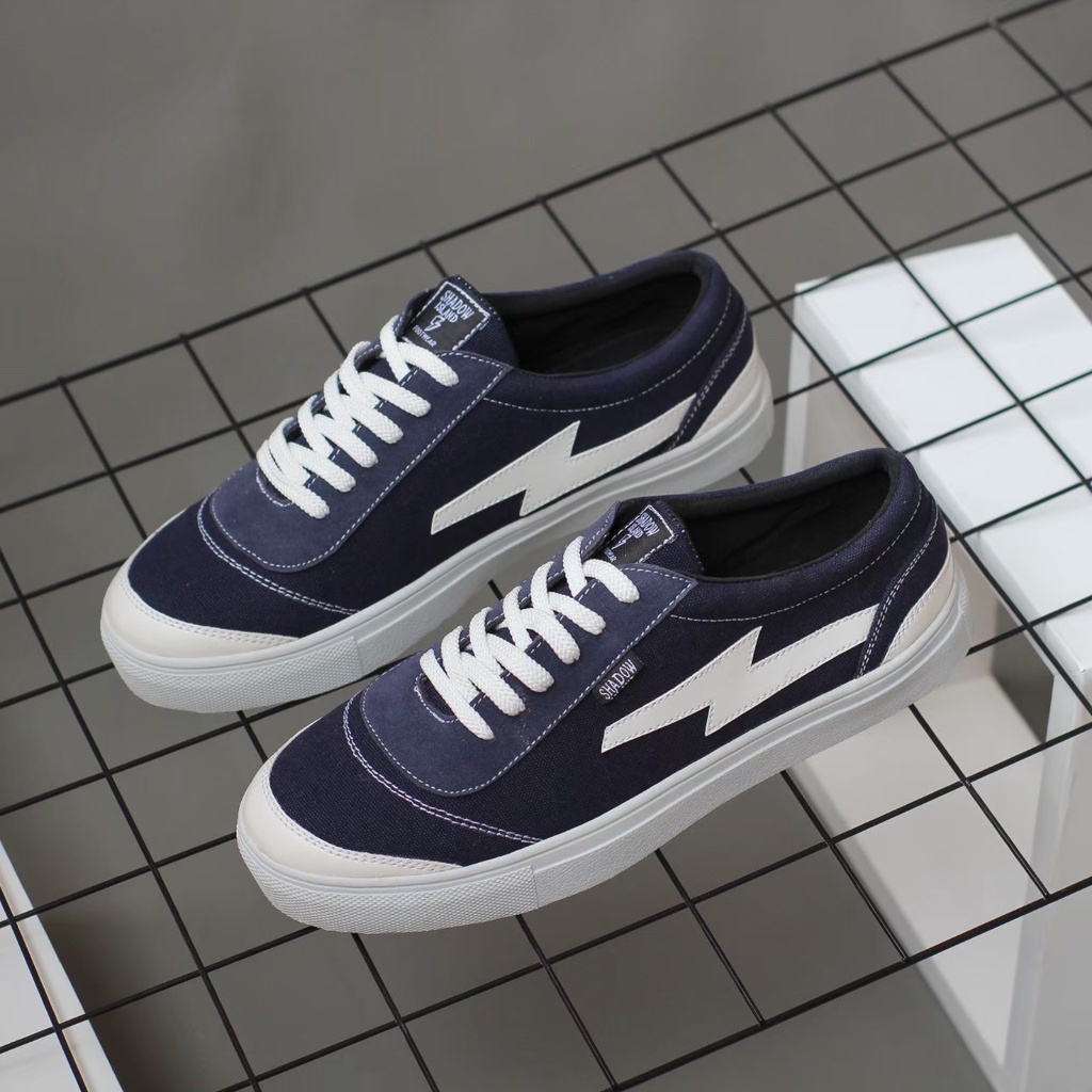 Sepatu Casual Pria _ Sepatu Sneakers Pria Kanvas Hitam Navy Original Kekinian Terbaru Gaya Muda Terlaris Sekolah Kuliah Kerja