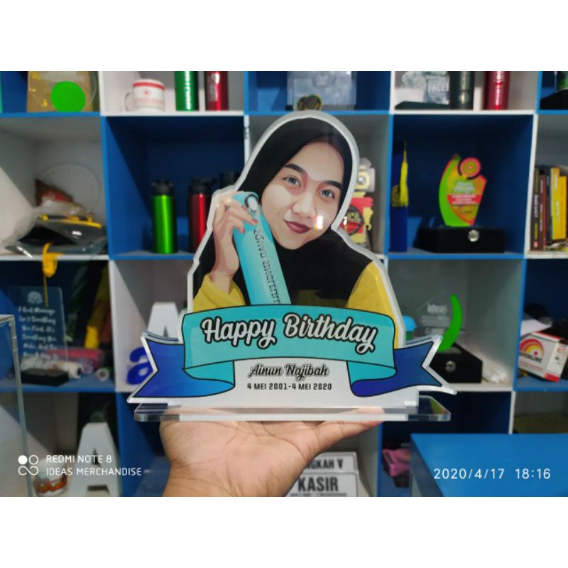 

JUAL KADO ULANG TAHUN / VANDEL AKRILIK / PLAKAT AKRILIK / TROPHY WISUDA Pusat Akrilik Semarang