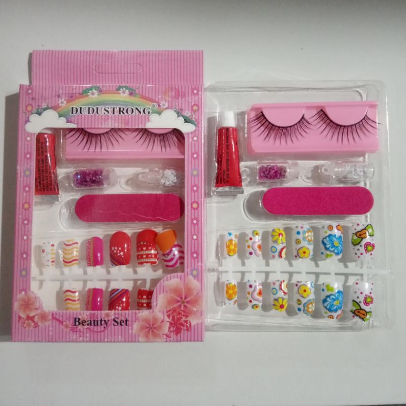 Mainan kuku palsu plus bulu mata palsu