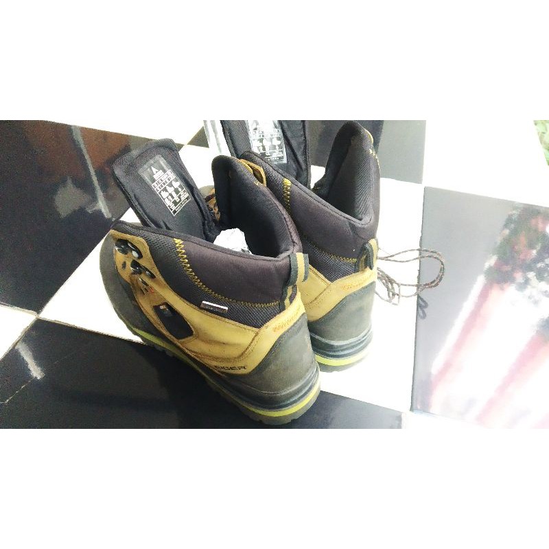 Sepatu boots Hiking second