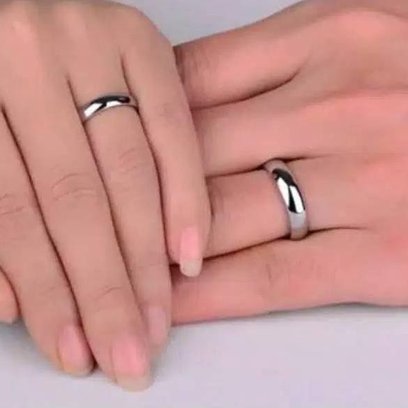 Cincin Tunangan Titanium Silver Polos Pria Wanita Fashion Korea