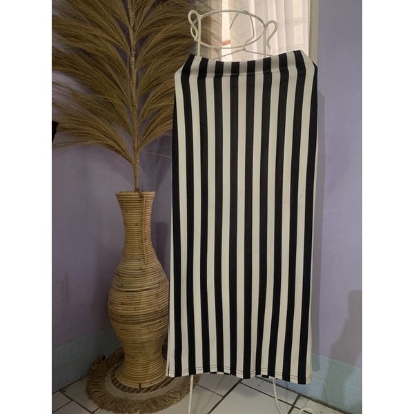 preloved rok span salur hitam putih