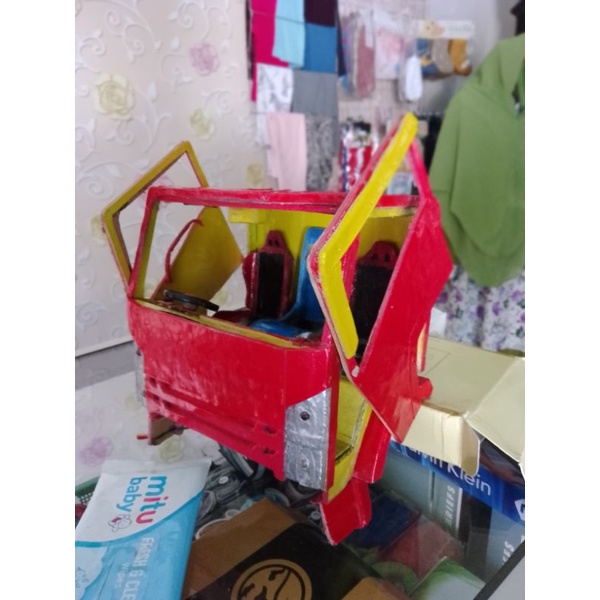 miniatur truk murah..kabin miniatur truk isuzu nmr71