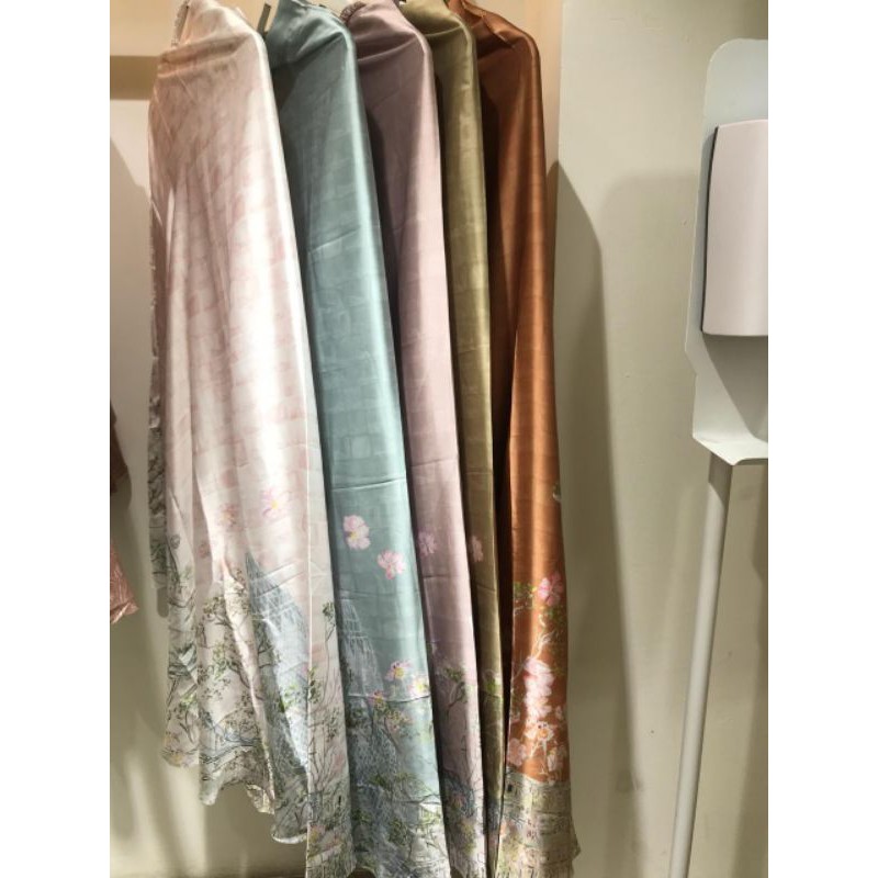 READY Prayer Robe British Series Buttonscarves